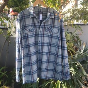Patagonia 100% cotton long sleeve flannel shirt.